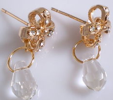 韓國飾品 剝?nèi)ヤN售的外衣，發(fā)掘美發(fā)飾品的新價值